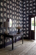 Afbeelding in Gallery-weergave laden, Paint &amp; Paper Library Wallpaper Hardy Palm
